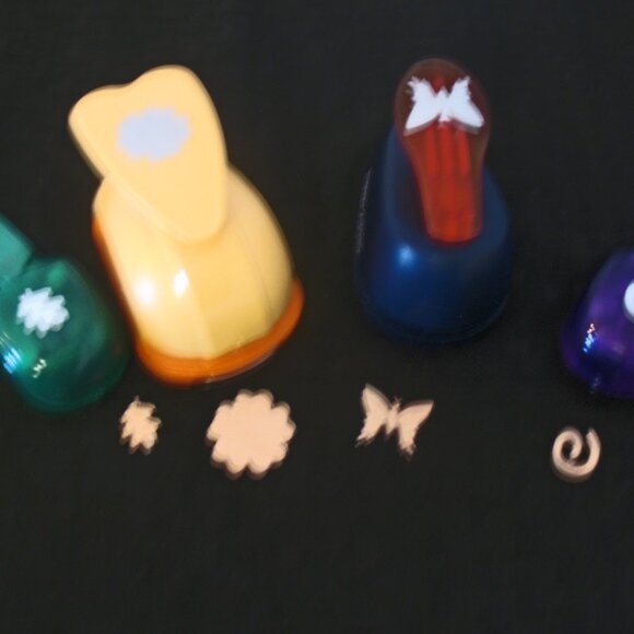 Fiskars and More Small Paper Punches Lot Of 4 flower, leaf, butterfly, - Picture 3 of 5